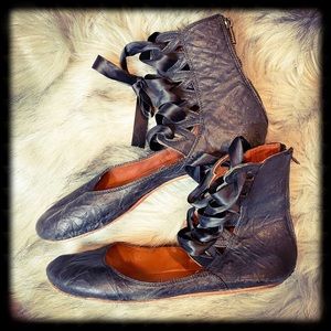 Gee Wa Wa Black Ribbon Ballet Flats with Back Zip